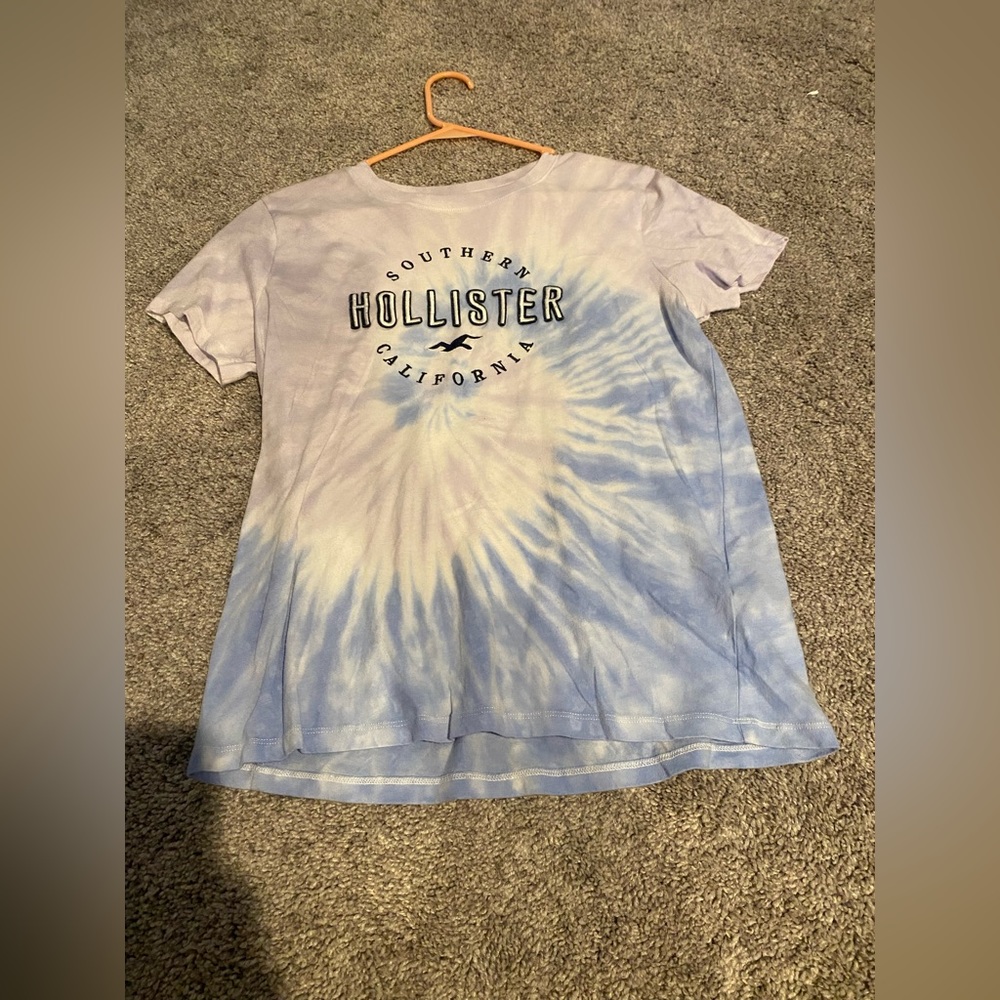 size medium hollister shirt